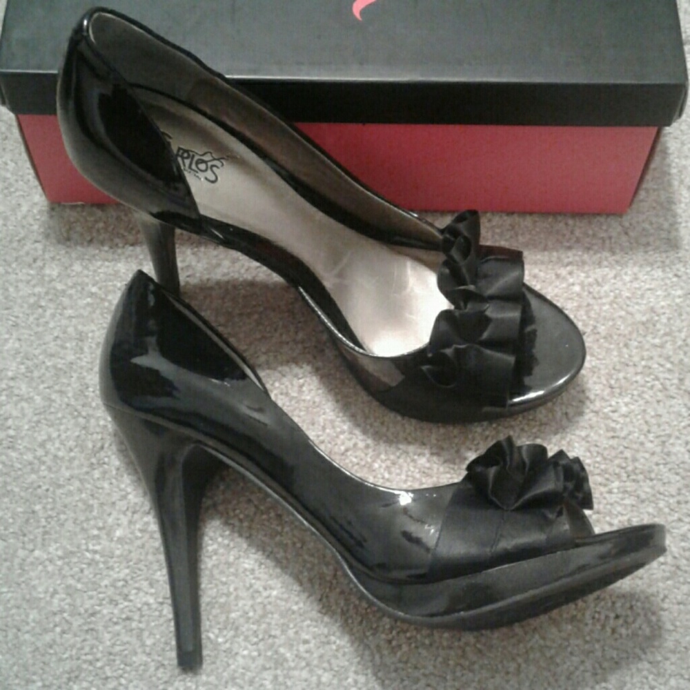 Black pumps
